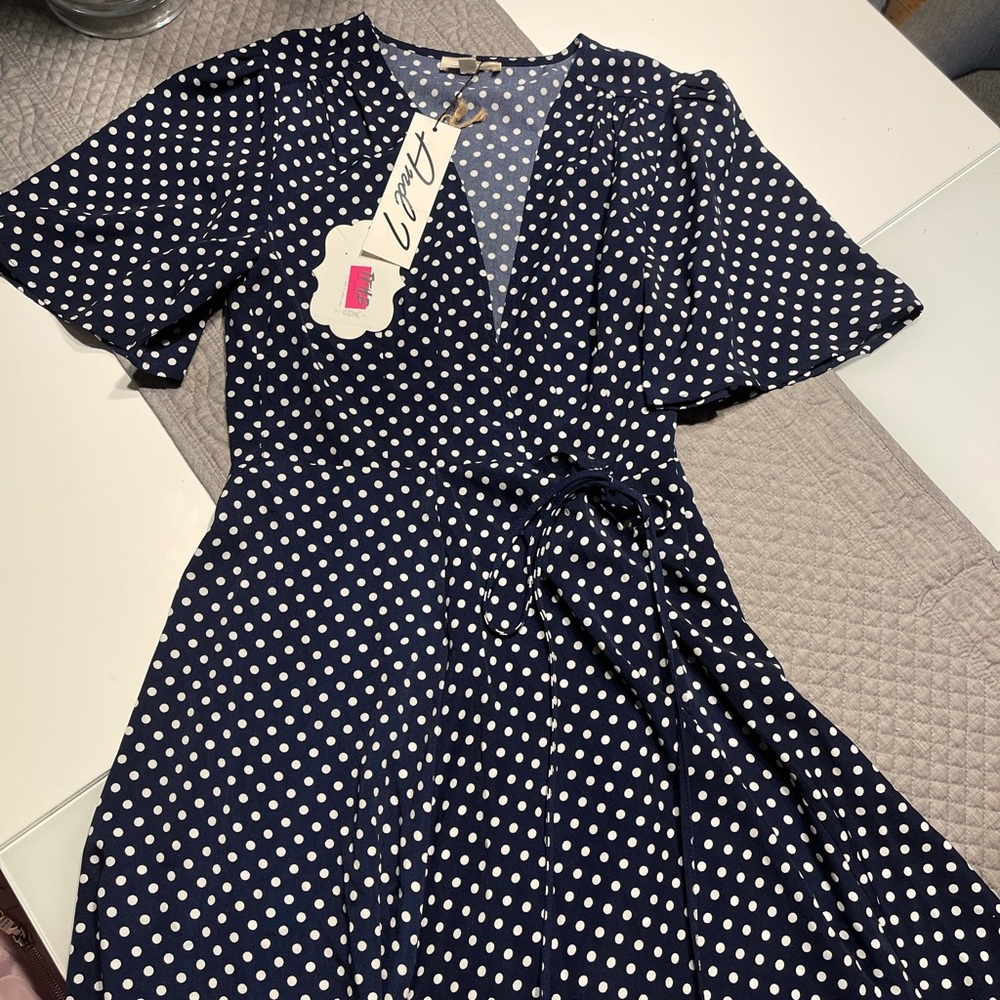 NEW POLKA DOT WRAP TOP